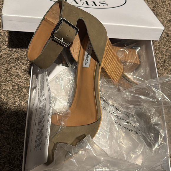Brand new Steve Madden sz 10 green gerard sandals - Picture 2 of 6